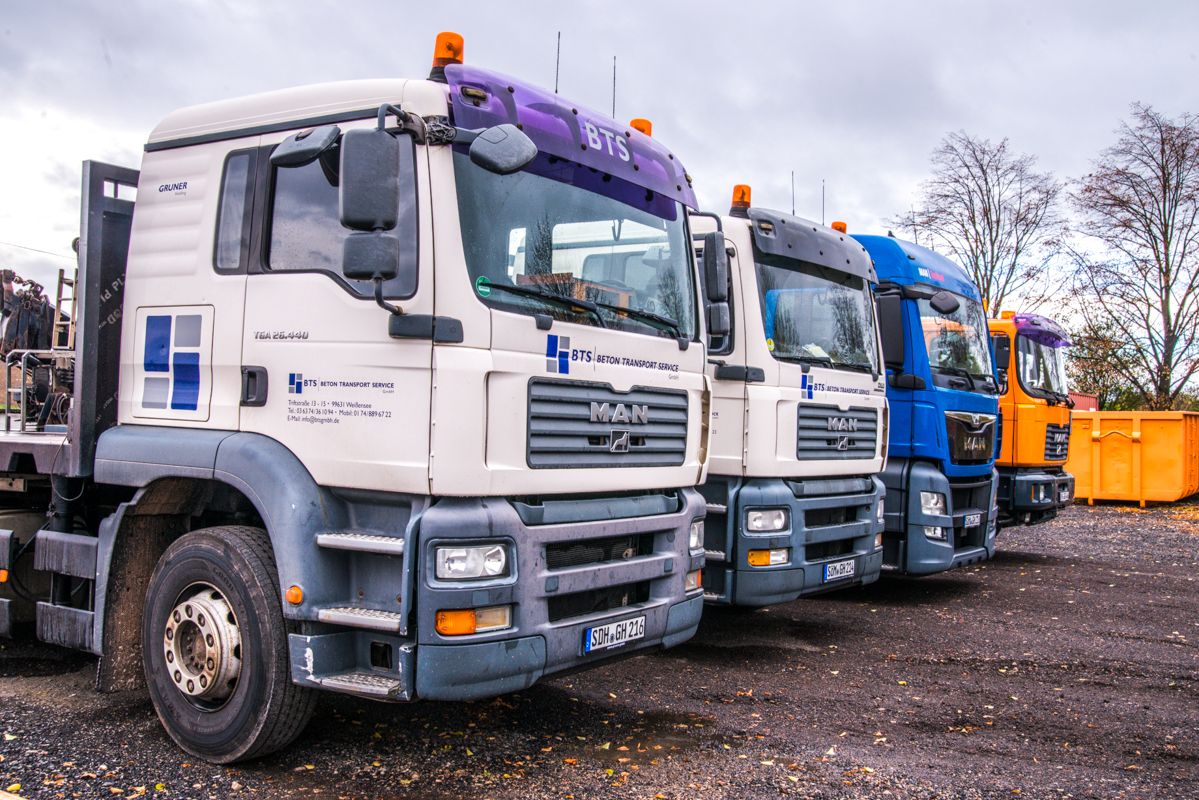 LKWs von Beton Transport und Service GmbH für den Transport