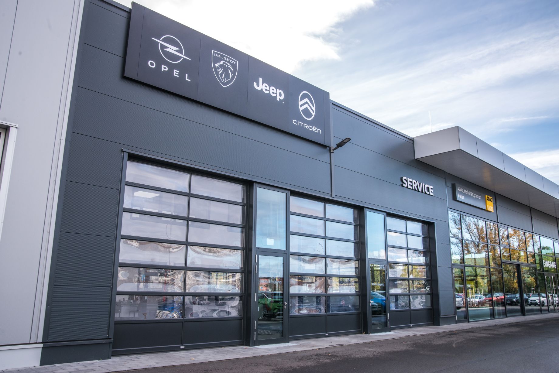 Autohaus Stahlbaukonstruktion Fensterfront