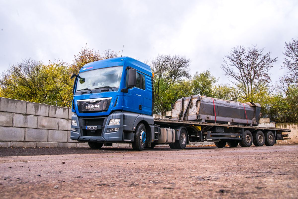 Container auf einem LKW zum Abtransport